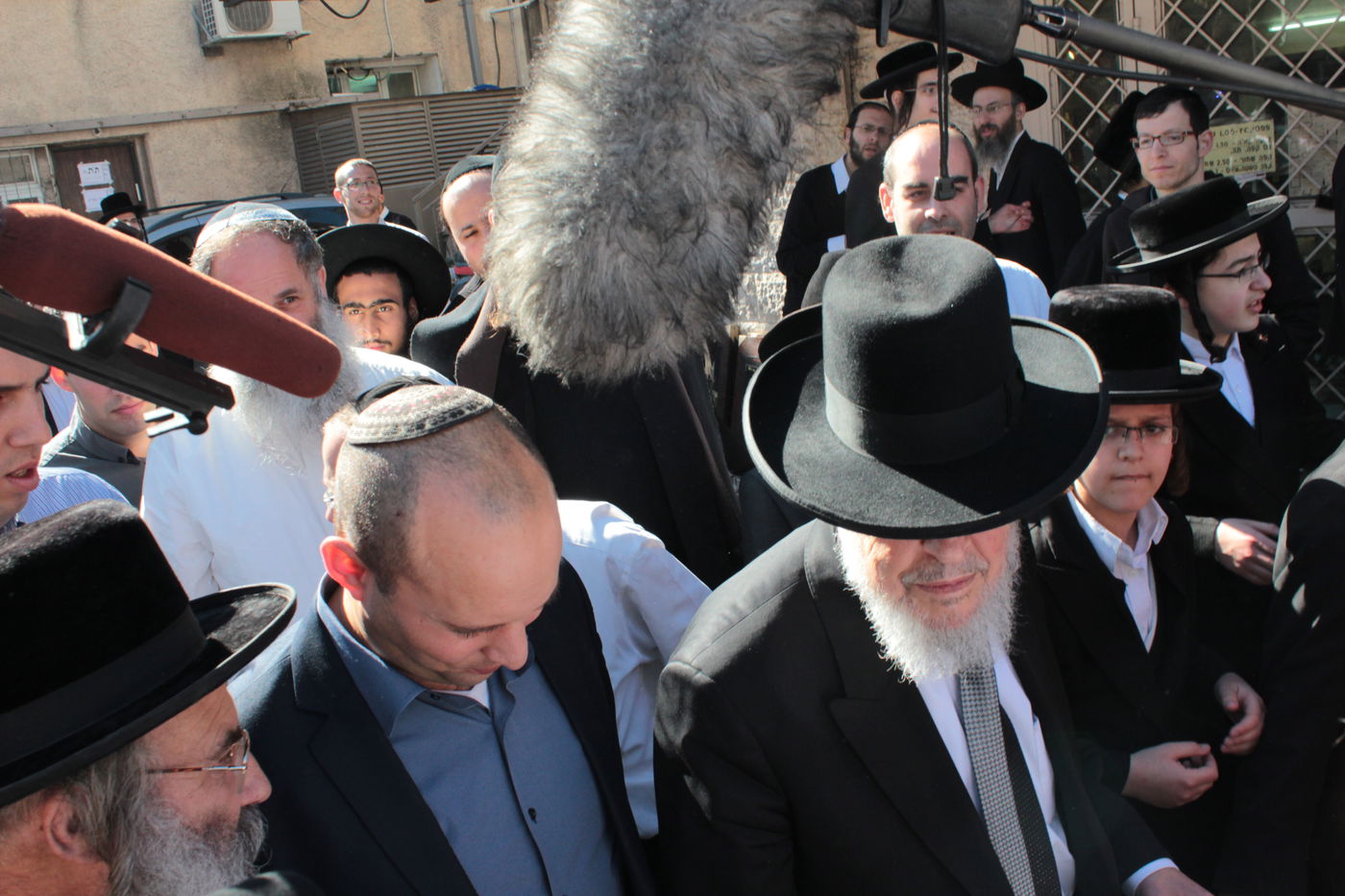 נפתלי בנט בביקור מיוחד בישיבת מיר • גלריה