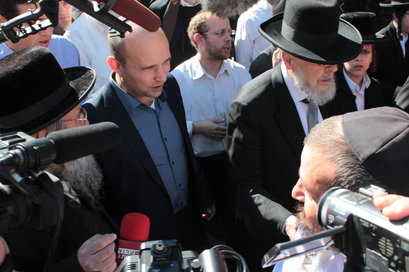 נפתלי בנט בביקור מיוחד בישיבת מיר • גלריה