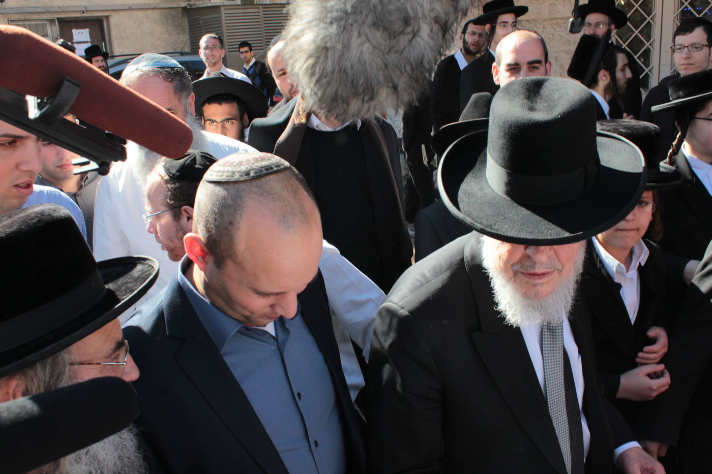 נפתלי בנט בביקור מיוחד בישיבת מיר • גלריה