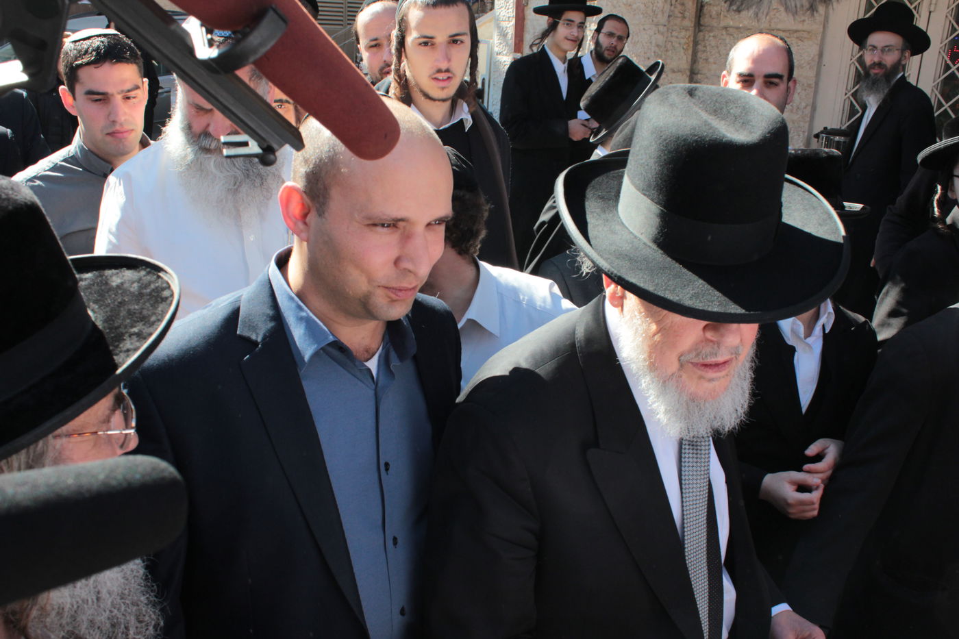 נפתלי בנט בביקור מיוחד בישיבת מיר • גלריה