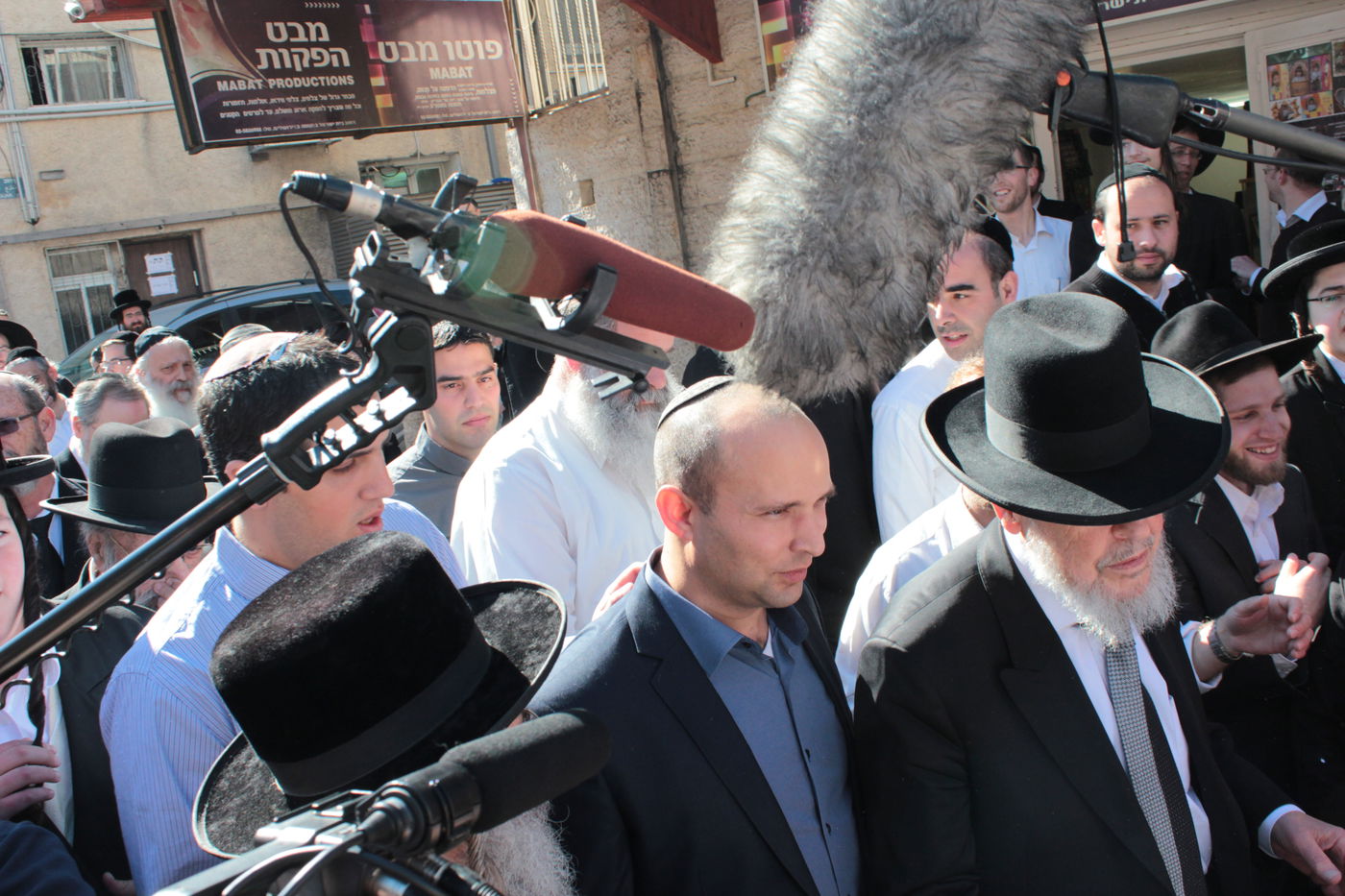 נפתלי בנט בביקור מיוחד בישיבת מיר • גלריה