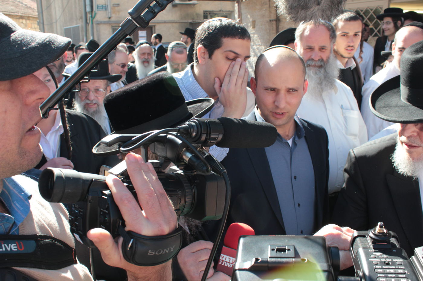 נפתלי בנט בביקור מיוחד בישיבת מיר • גלריה