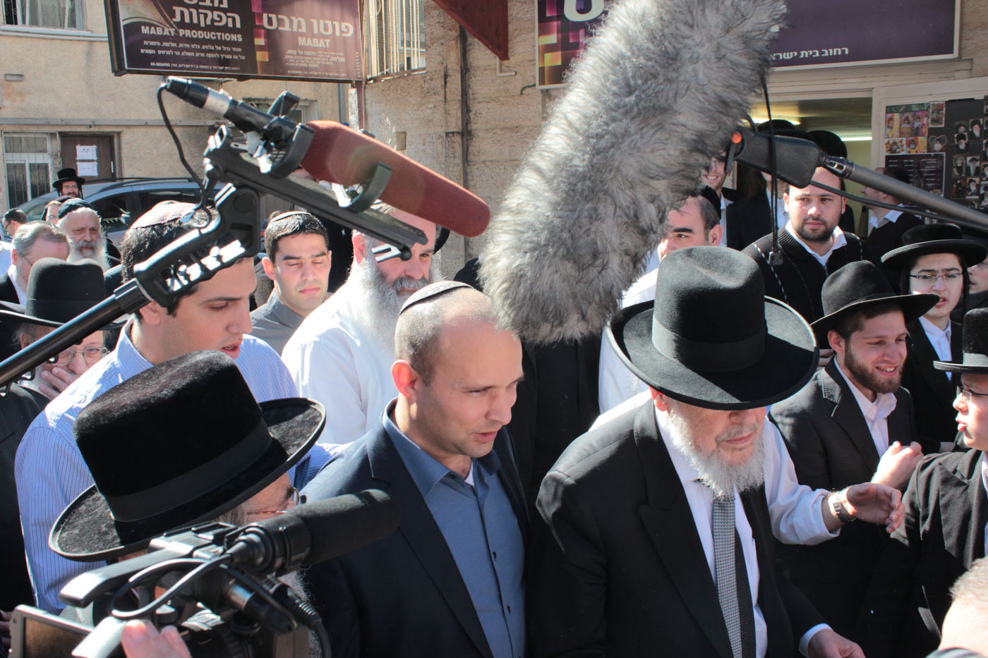 נפתלי בנט בביקור מיוחד בישיבת מיר • גלריה