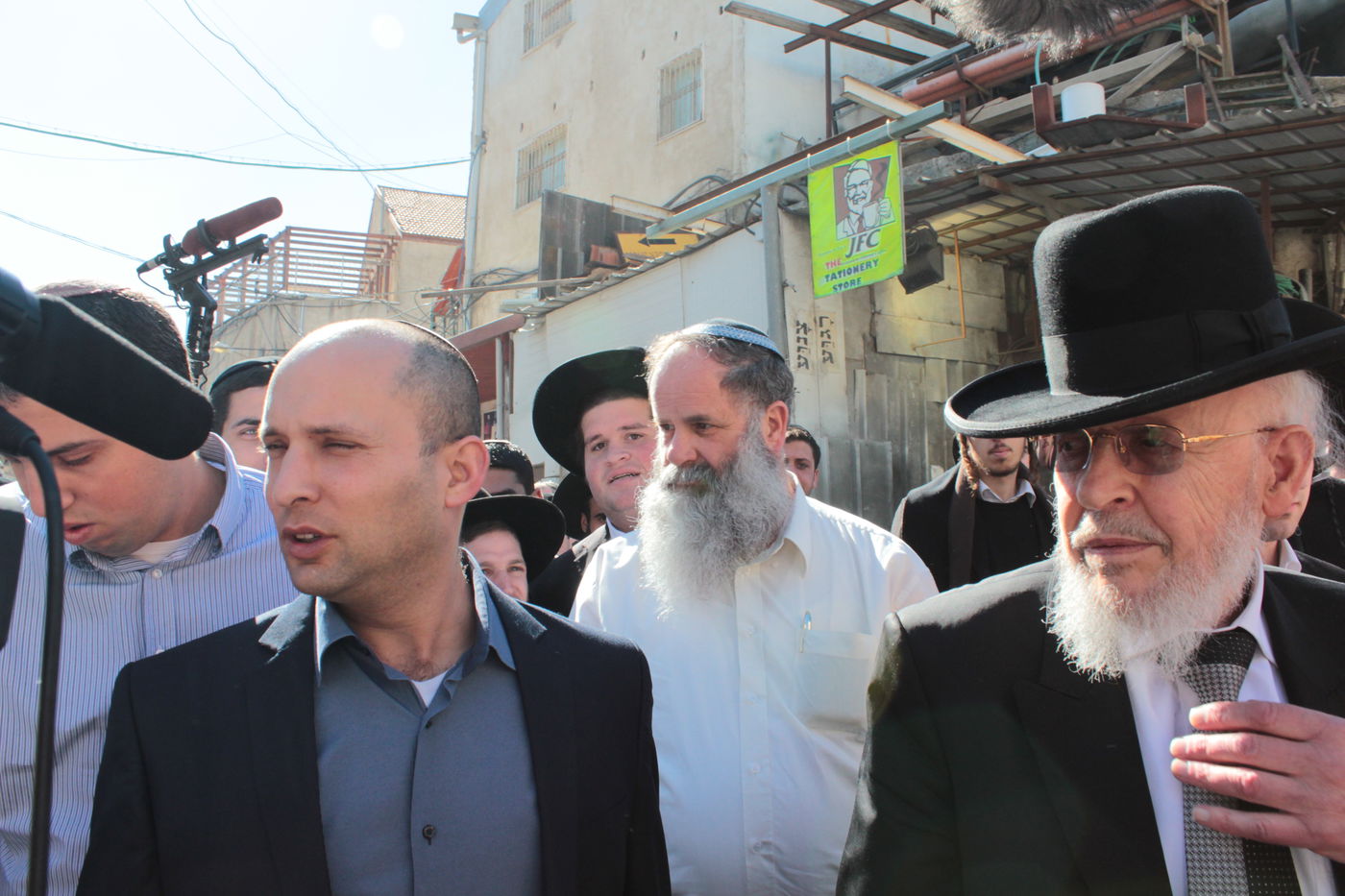 נפתלי בנט בביקור מיוחד בישיבת מיר • גלריה