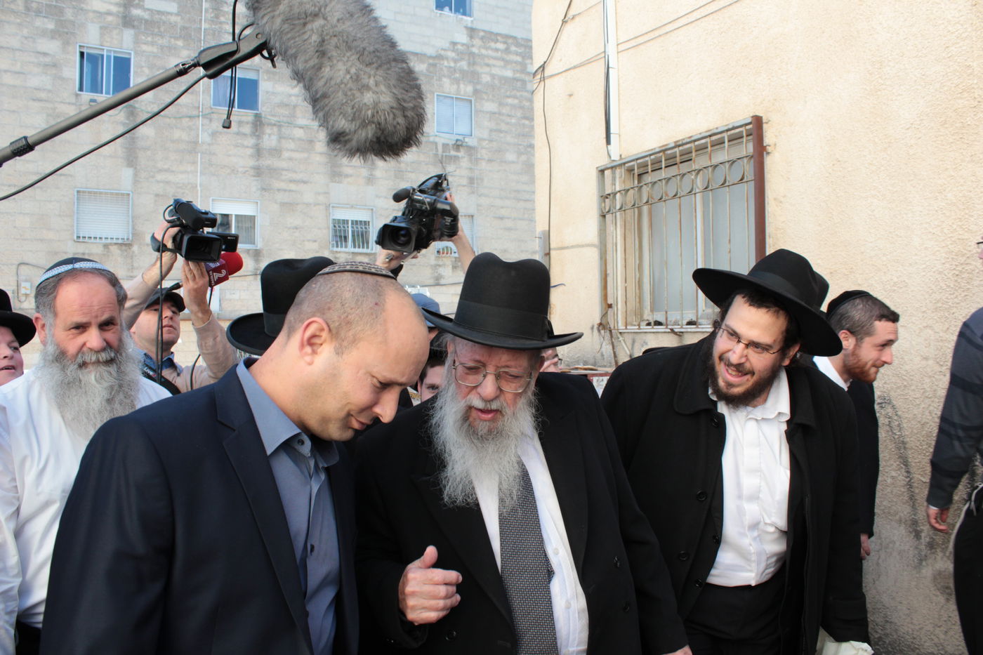 נפתלי בנט בביקור מיוחד בישיבת מיר • גלריה