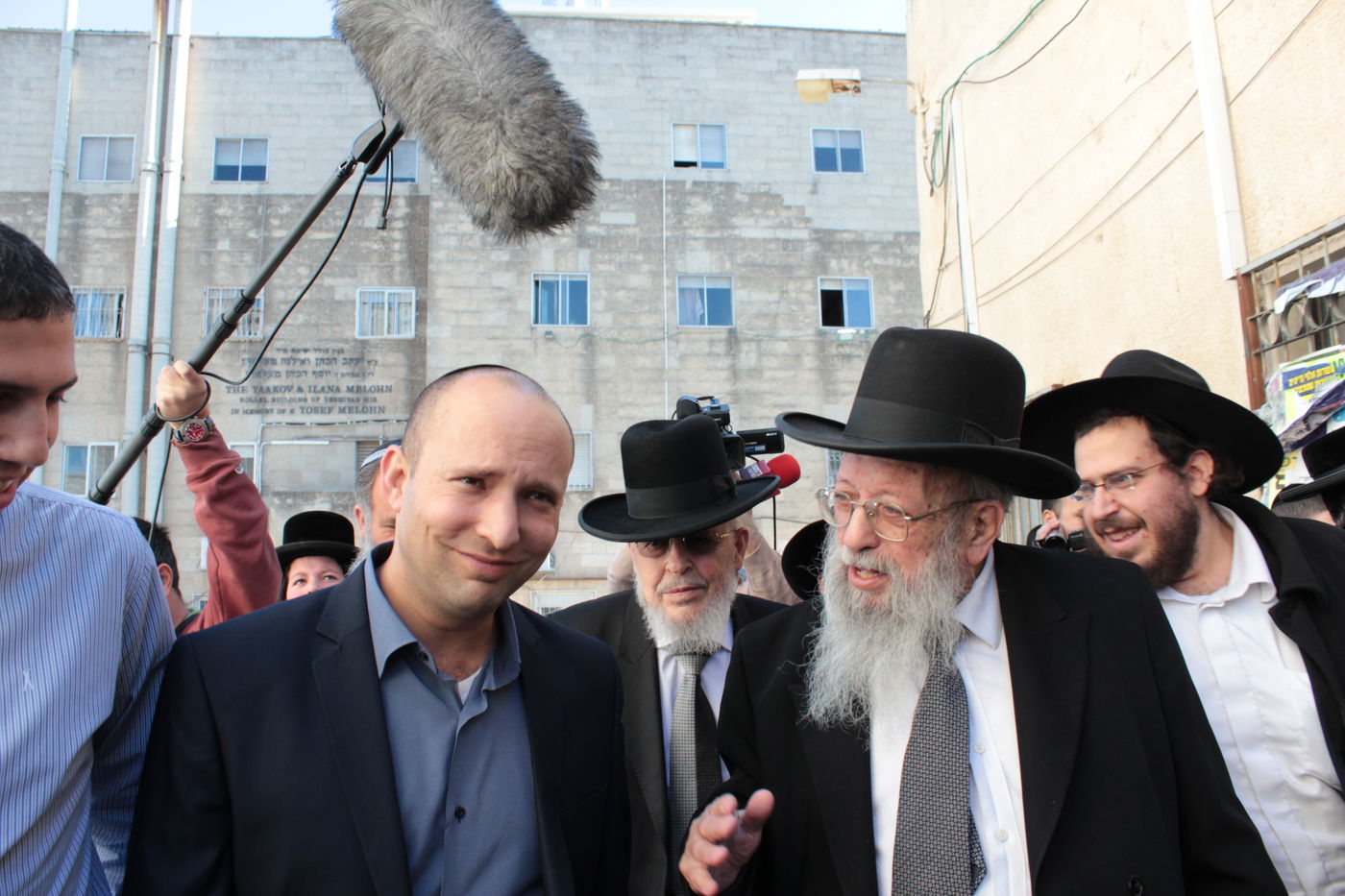 נפתלי בנט בביקור מיוחד בישיבת מיר • גלריה