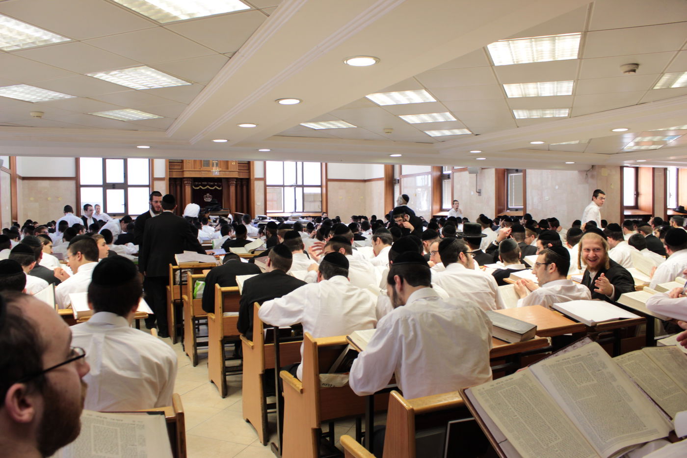 נפתלי בנט בביקור מיוחד בישיבת מיר • גלריה