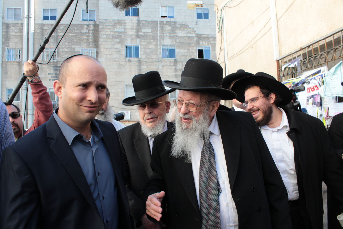 נפתלי בנט בביקור מיוחד בישיבת מיר • גלריה