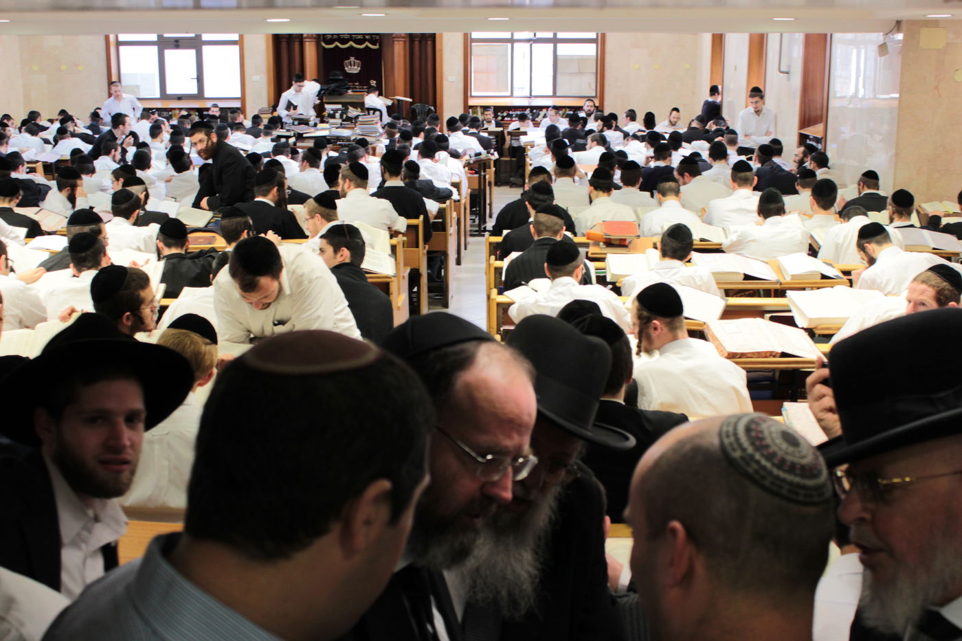 נפתלי בנט בביקור מיוחד בישיבת מיר • גלריה