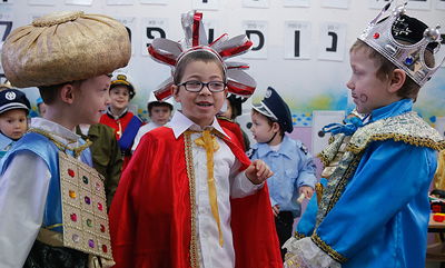 תיעוד מרהיב: ילדי ירושלים וביתר עילית מחופשים
