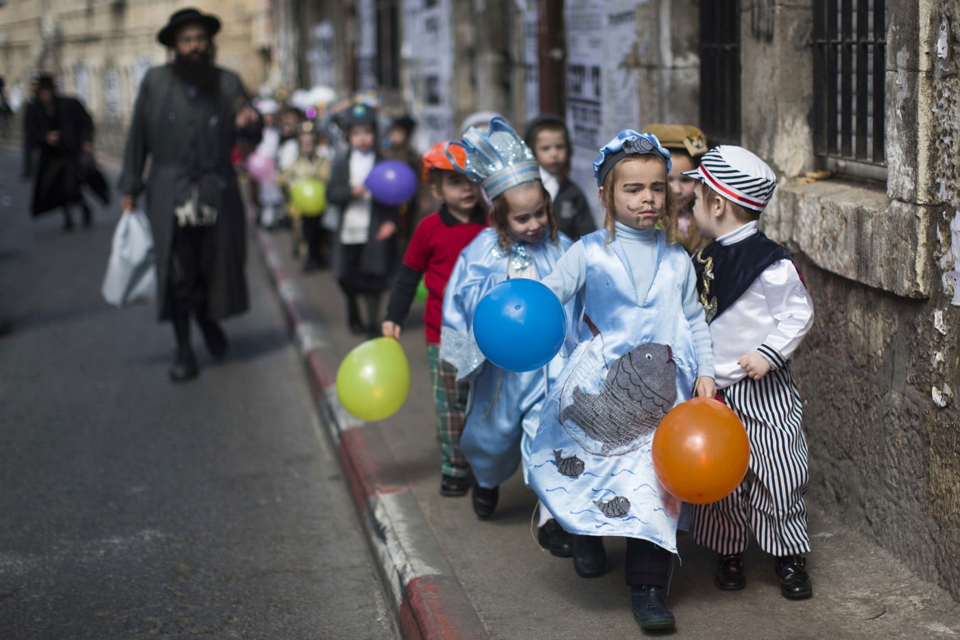 תיעוד מרהיב: ילדי ירושלים וביתר עילית מחופשים