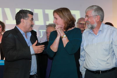 מתח ב'תנועה': מצנע סירב ללחוץ יד לפרץ • צפו