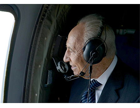 צפו: הנשיא פרס מופתע בשחקים