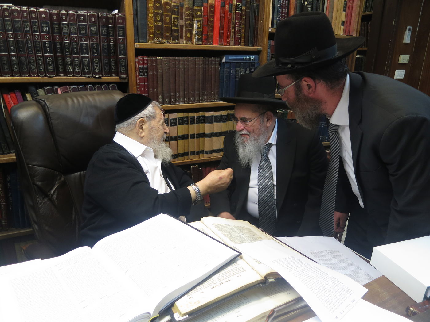 ביקור מיוחד: הרב אברהם סאלים אצל הגר"ע יוסף