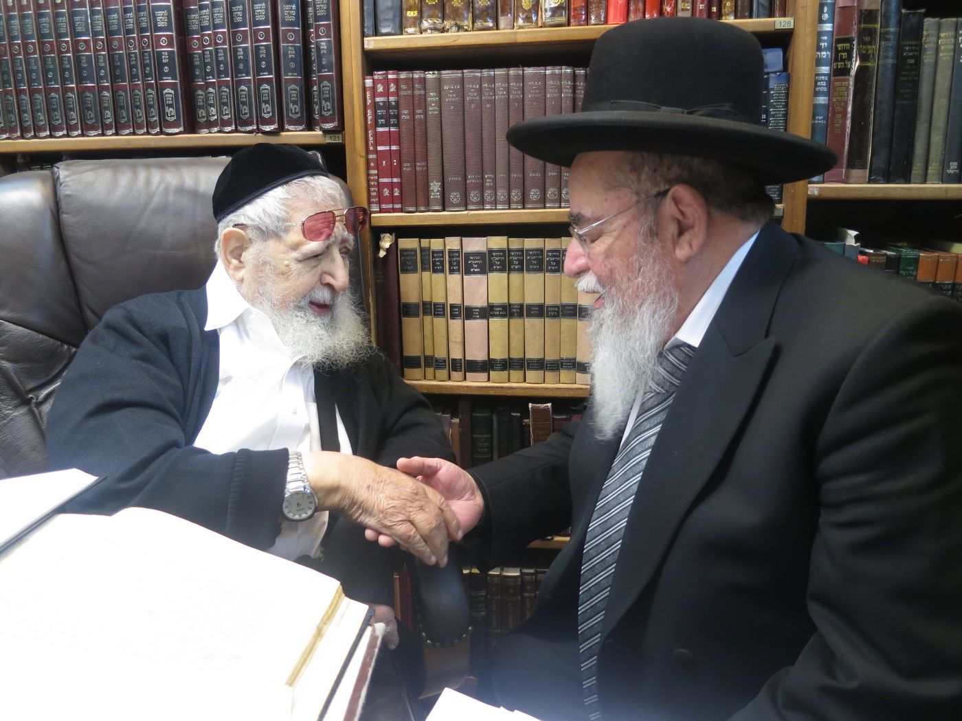 ביקור מיוחד: הרב אברהם סאלים אצל הגר"ע יוסף