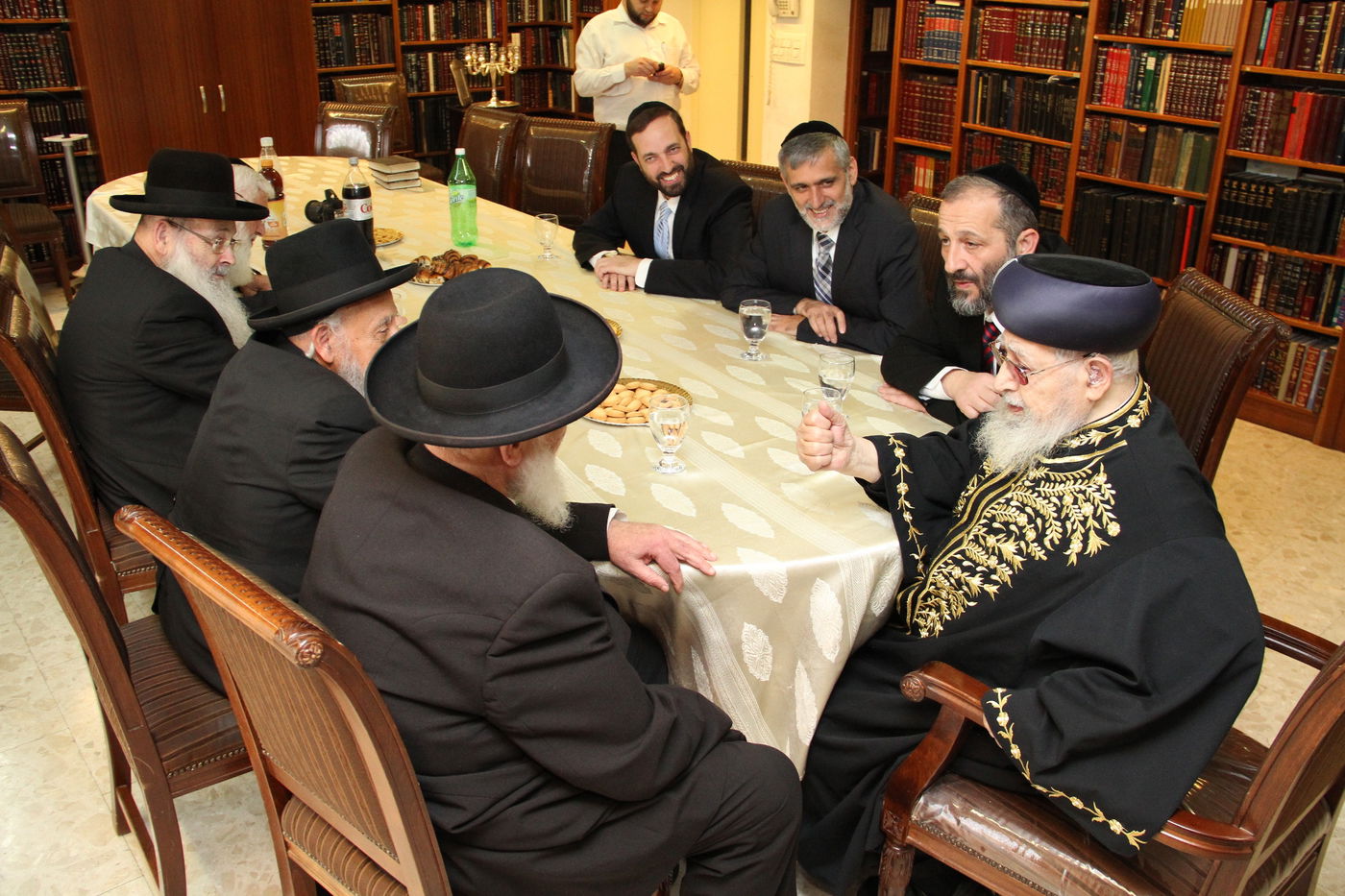 הנהגת ש"ס בישיבה עם מועצת החכמים