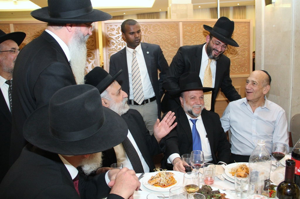 צפו: בכירי ש"ס חגגו עם המנכ"ל, נתי לסרי