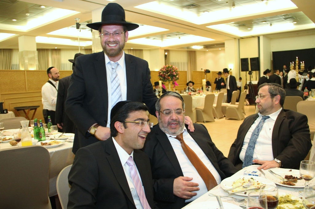 צפו: בכירי ש"ס חגגו עם המנכ"ל, נתי לסרי