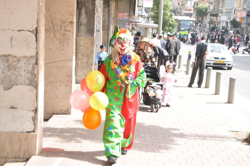 בבני ברק חגגו את פורים בהידור • צפו בגלריית ענק