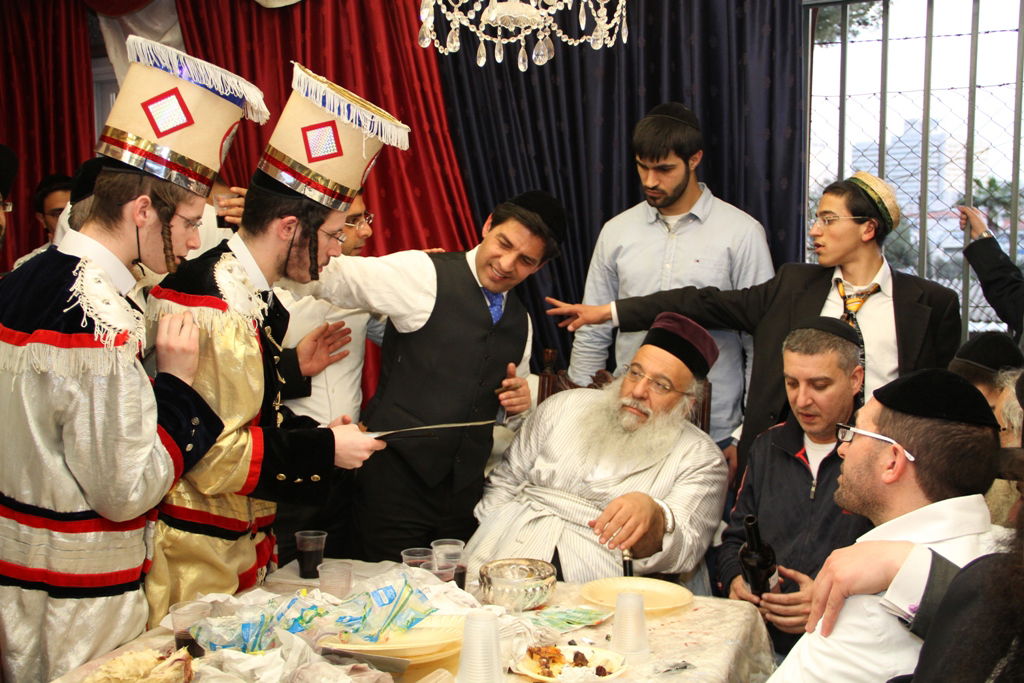 צפו: פורים עם המקובל הרב בניהו שמואלי