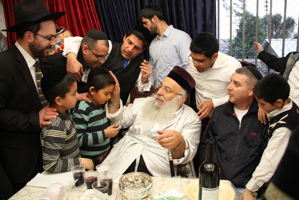 צפו: פורים עם המקובל הרב בניהו שמואלי