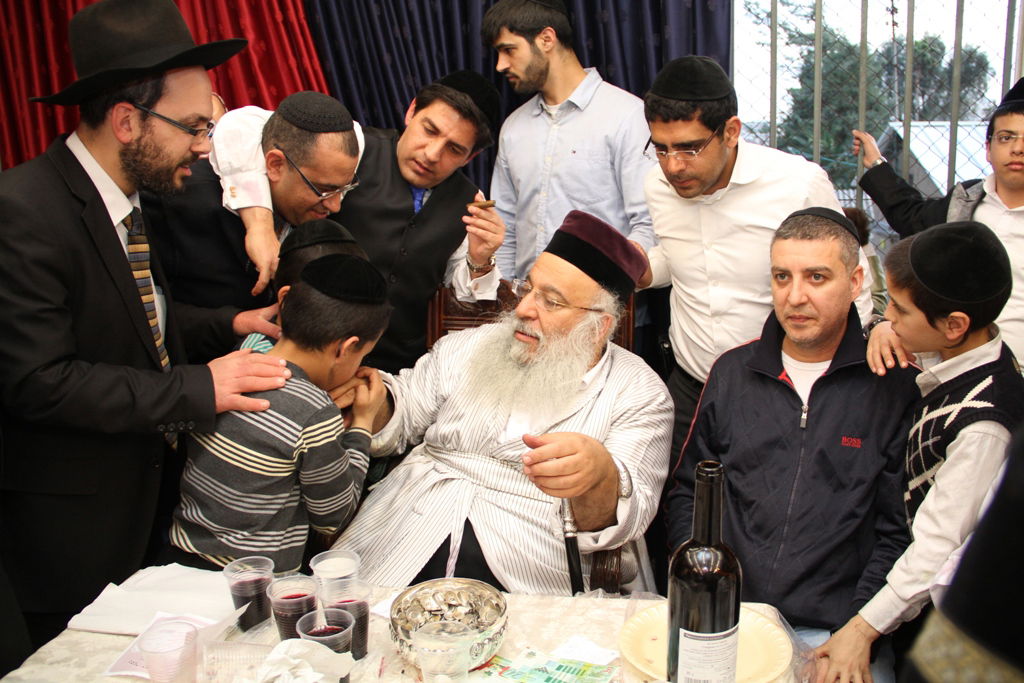 צפו: פורים עם המקובל הרב בניהו שמואלי