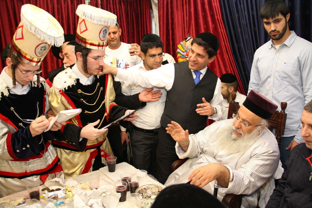 צפו: פורים עם המקובל הרב בניהו שמואלי