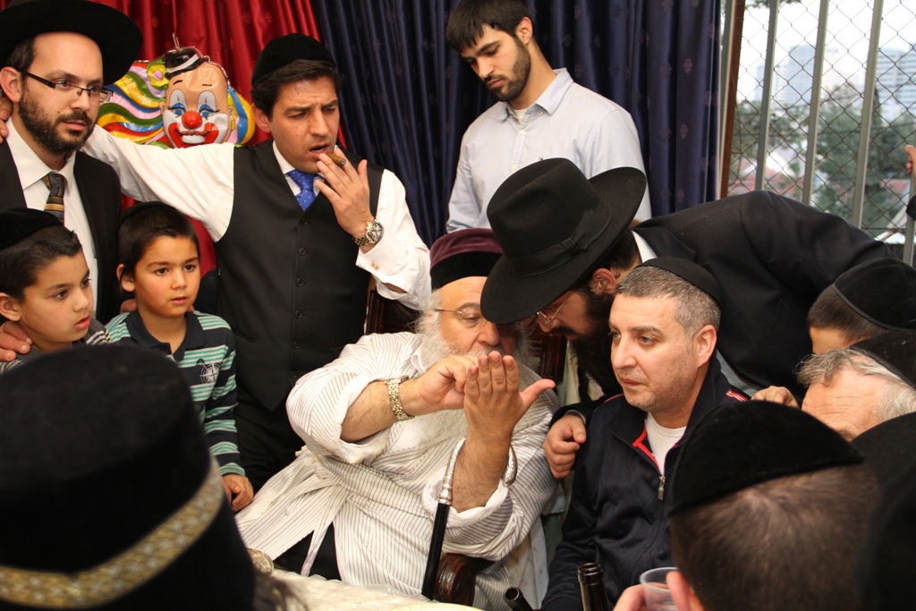 צפו: פורים עם המקובל הרב בניהו שמואלי