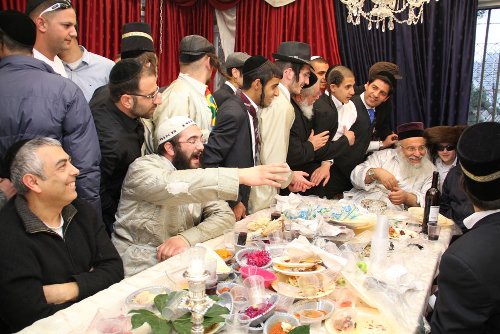 צפו: פורים עם המקובל הרב בניהו שמואלי