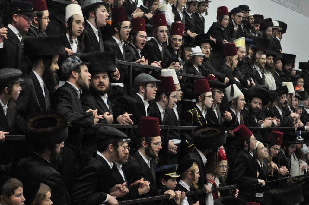 שמחת פורים בבני-ברק: ה'טישים' בחצרות חסידים