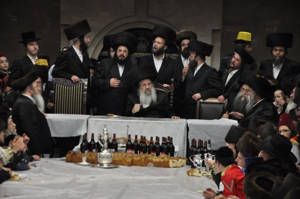 שמחת פורים בבני-ברק: ה'טישים' בחצרות חסידים