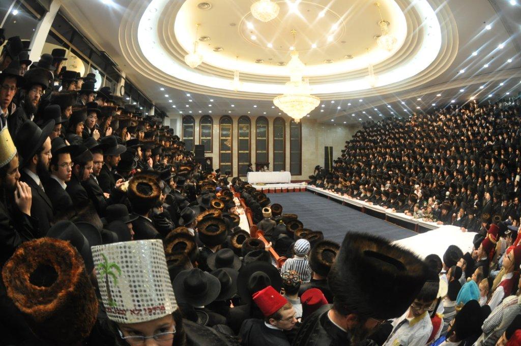 שמחת פורים בבני-ברק: ה'טישים' בחצרות חסידים