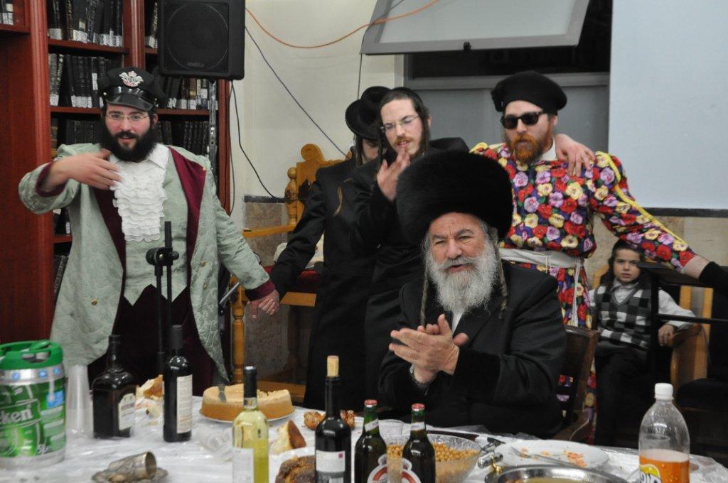 שמחת פורים בבני-ברק: ה'טישים' בחצרות חסידים