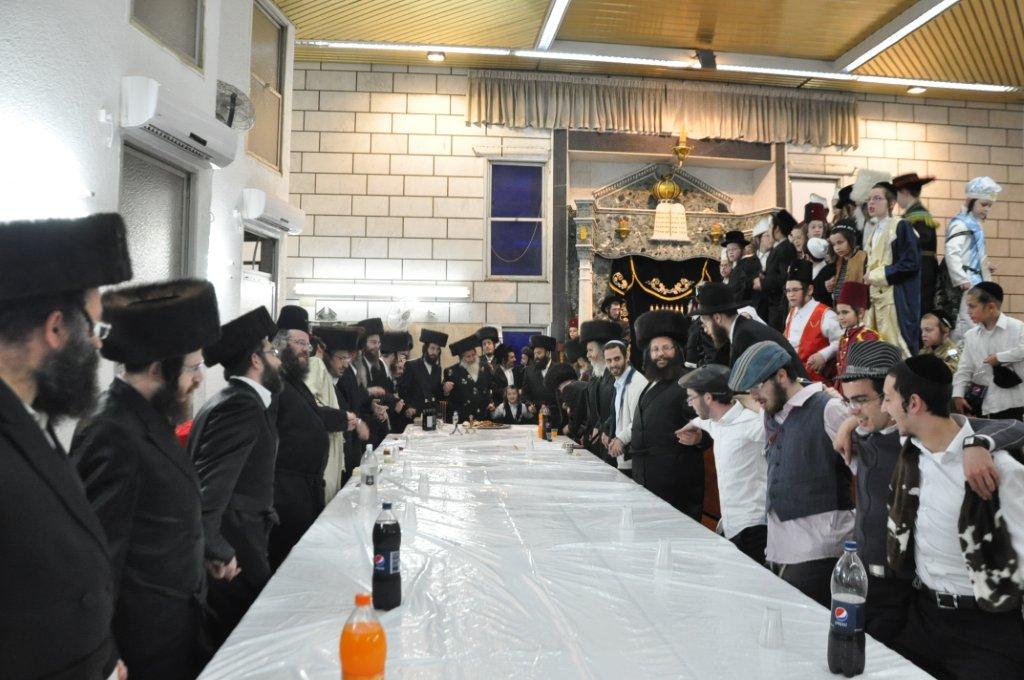 שמחת פורים בבני-ברק: ה'טישים' בחצרות חסידים