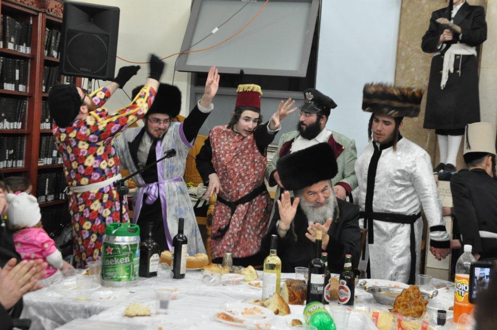 שמחת פורים בבני-ברק: ה'טישים' בחצרות חסידים