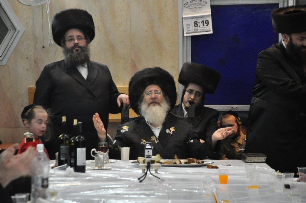 שמחת פורים בבני-ברק: ה'טישים' בחצרות חסידים