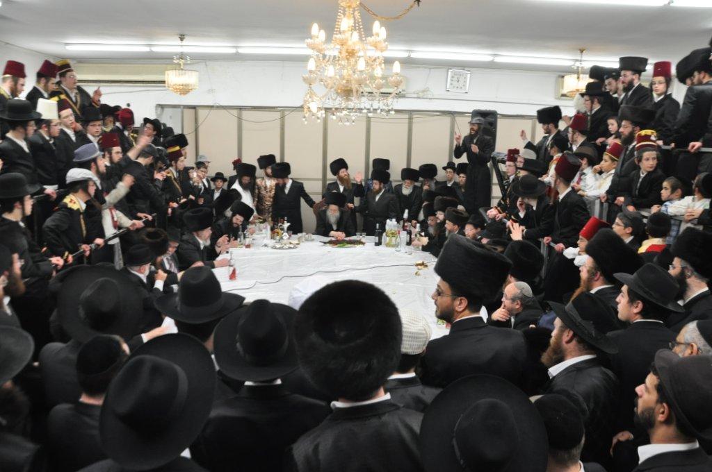 שמחת פורים בבני-ברק: ה'טישים' בחצרות חסידים