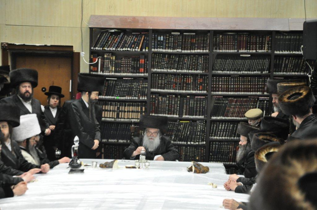 שמחת פורים בבני-ברק: ה'טישים' בחצרות חסידים