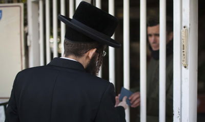 חרדי בלשכת גיוס. אילוסטרציה