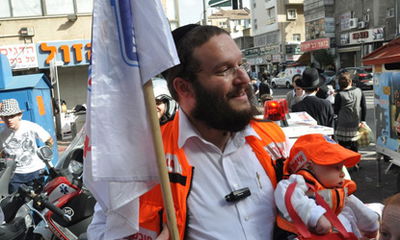 מתנדב איחוד הצלה במהלך פורים. עבודת קודש