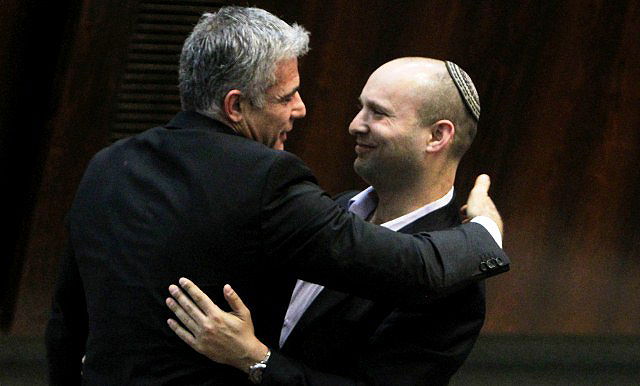 איזה יהודי? בנט ולפיד