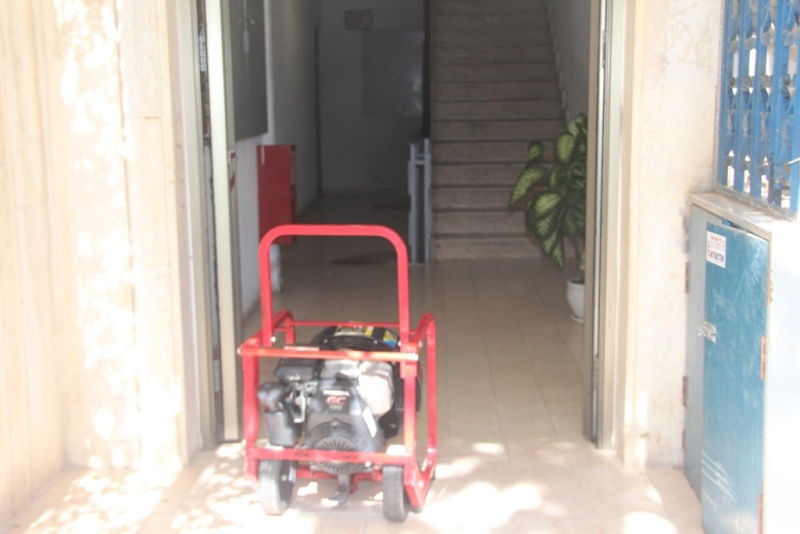 צפו: הבית נשרף, תמונת הרב לא נפגעה