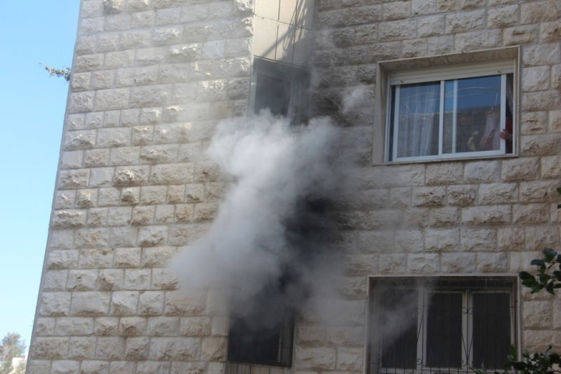 צפו: הבית נשרף, תמונת הרב לא נפגעה