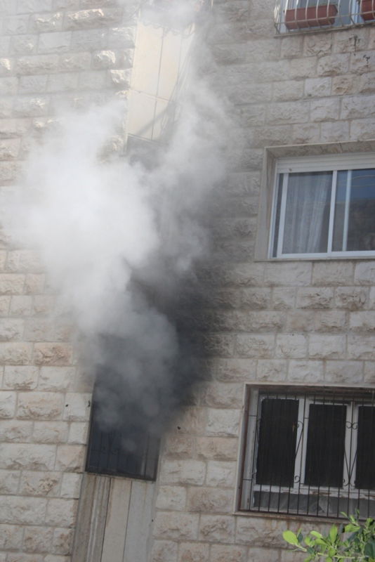 צפו: הבית נשרף, תמונת הרב לא נפגעה