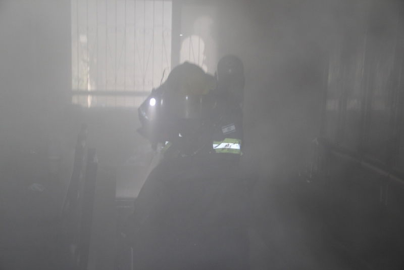 צפו: הבית נשרף, תמונת הרב לא נפגעה