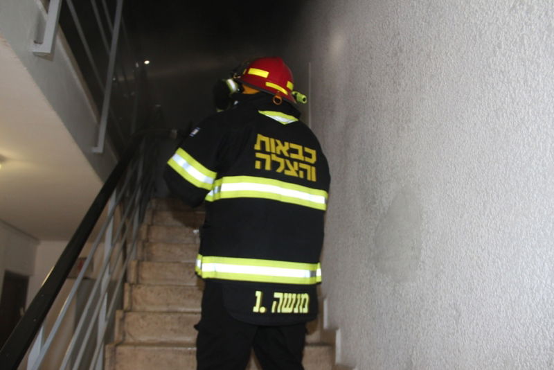 צפו: הבית נשרף, תמונת הרב לא נפגעה