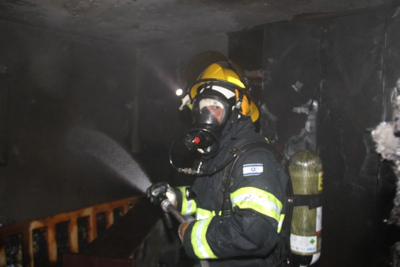 צפו: הבית נשרף, תמונת הרב לא נפגעה