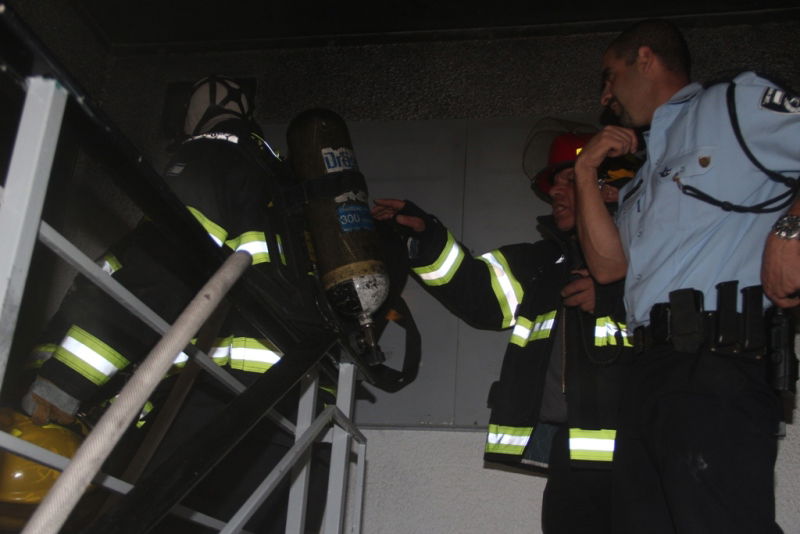 צפו: הבית נשרף, תמונת הרב לא נפגעה