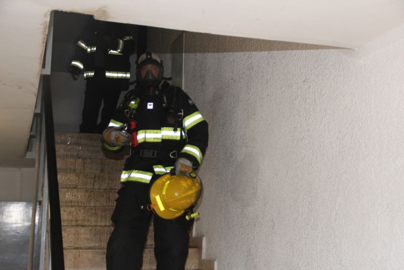 צפו: הבית נשרף, תמונת הרב לא נפגעה