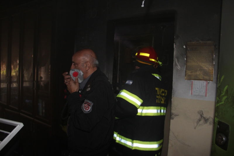 צפו: הבית נשרף, תמונת הרב לא נפגעה